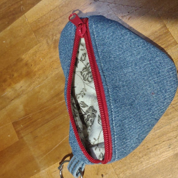Handmade Upcycled Denim Heart-shape Purse 1 - Picture 4 of 4
